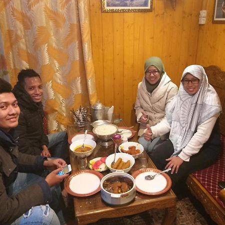 Tashkand Houseboat Srinagar  Ngoại thất bức ảnh