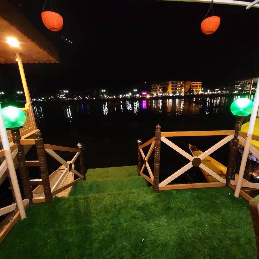 Tashkand Houseboat Srinagar  Ngoại thất bức ảnh