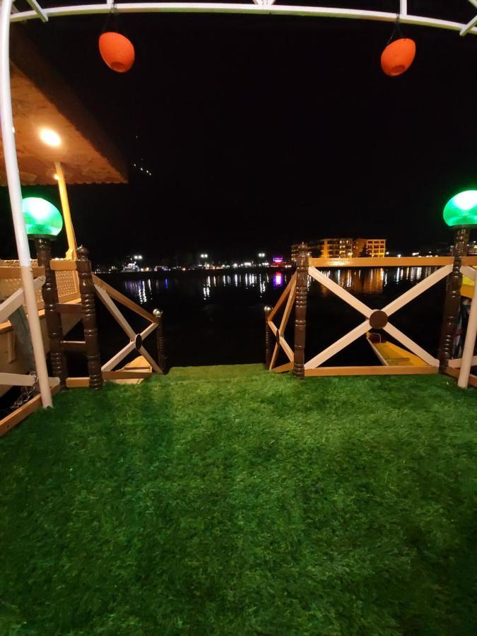 Tashkand Houseboat Srinagar  Ngoại thất bức ảnh