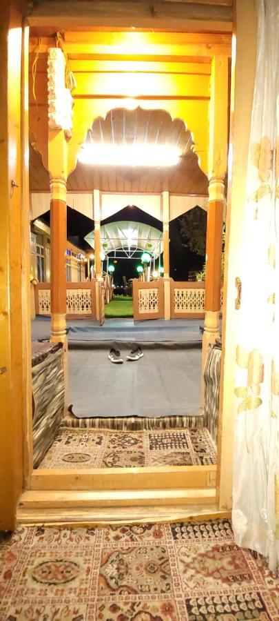Tashkand Houseboat Srinagar  Ngoại thất bức ảnh