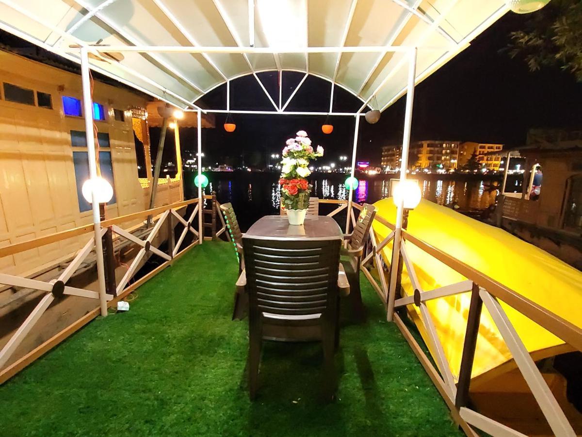 Tashkand Houseboat Srinagar  Ngoại thất bức ảnh