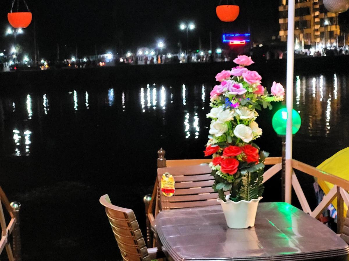 Tashkand Houseboat Srinagar  Ngoại thất bức ảnh