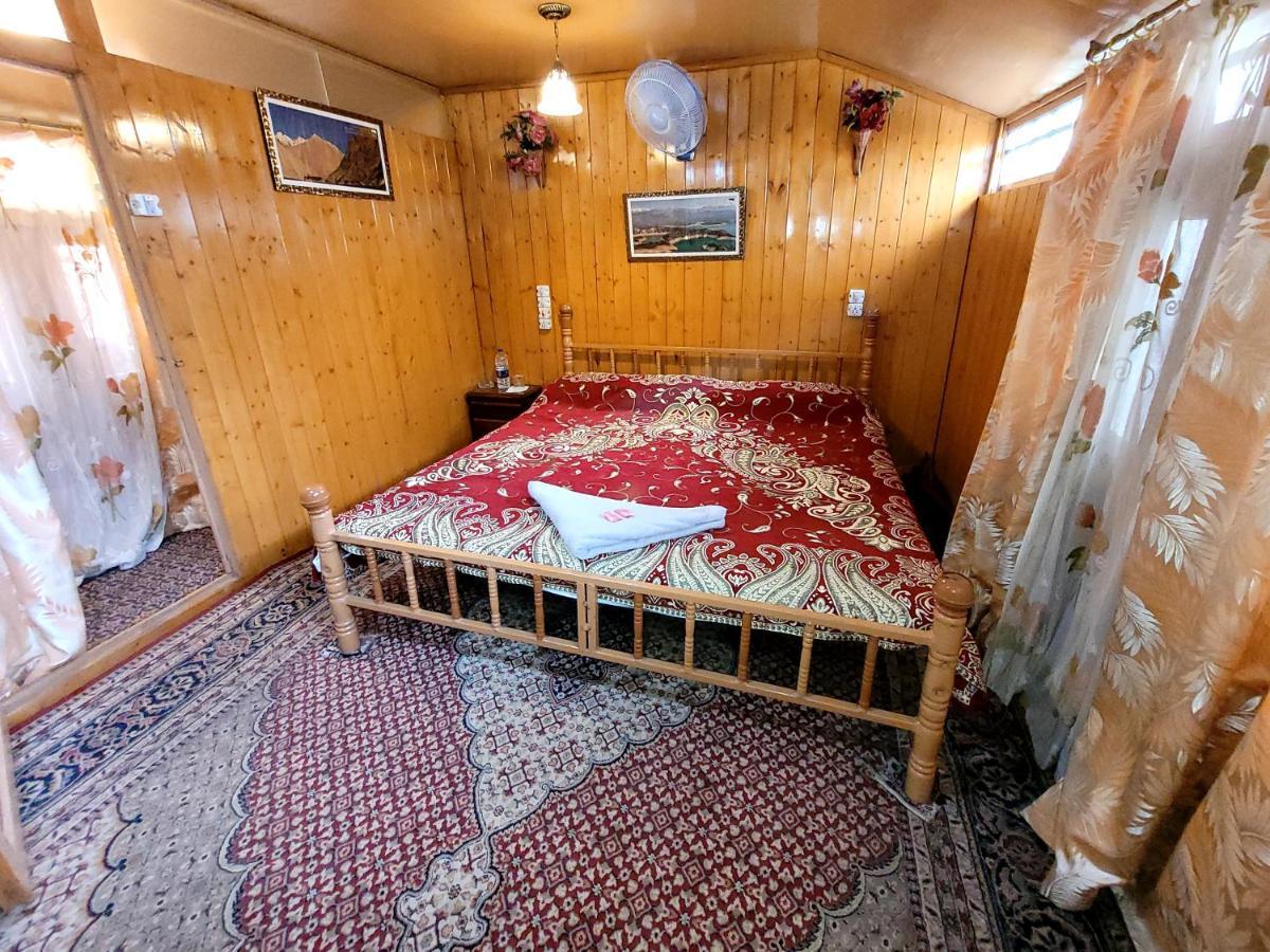 Tashkand Houseboat Srinagar  Ngoại thất bức ảnh