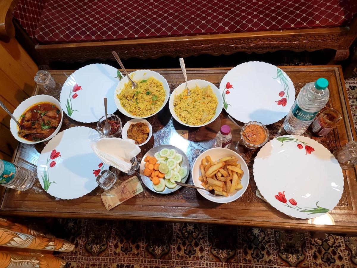 Tashkand Houseboat Srinagar  Ngoại thất bức ảnh