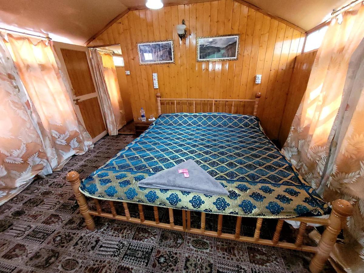 Tashkand Houseboat Srinagar  Ngoại thất bức ảnh