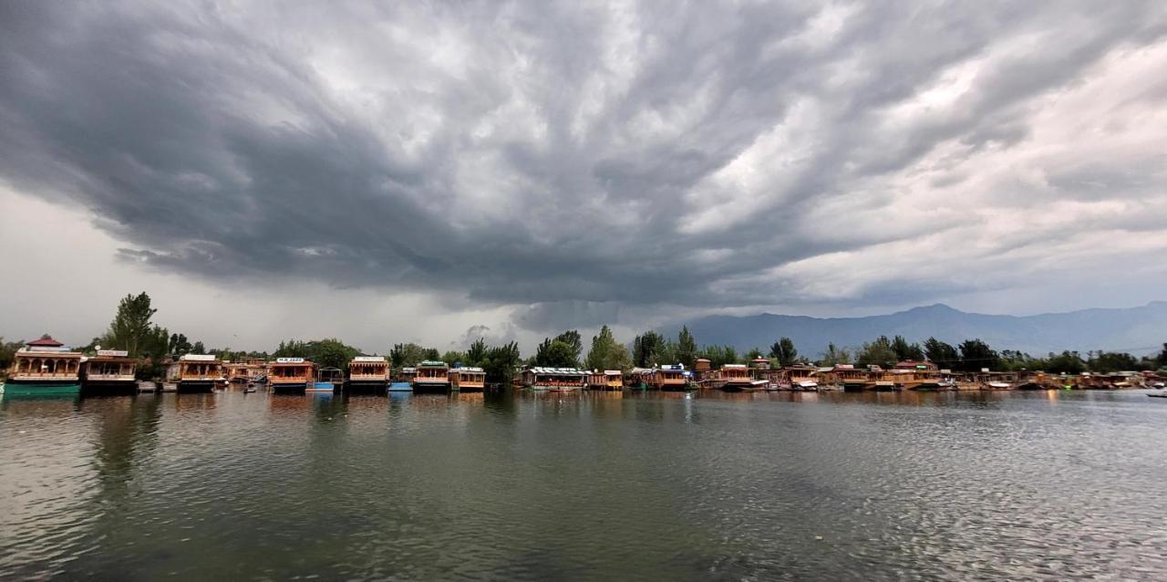 Tashkand Houseboat Srinagar  Ngoại thất bức ảnh