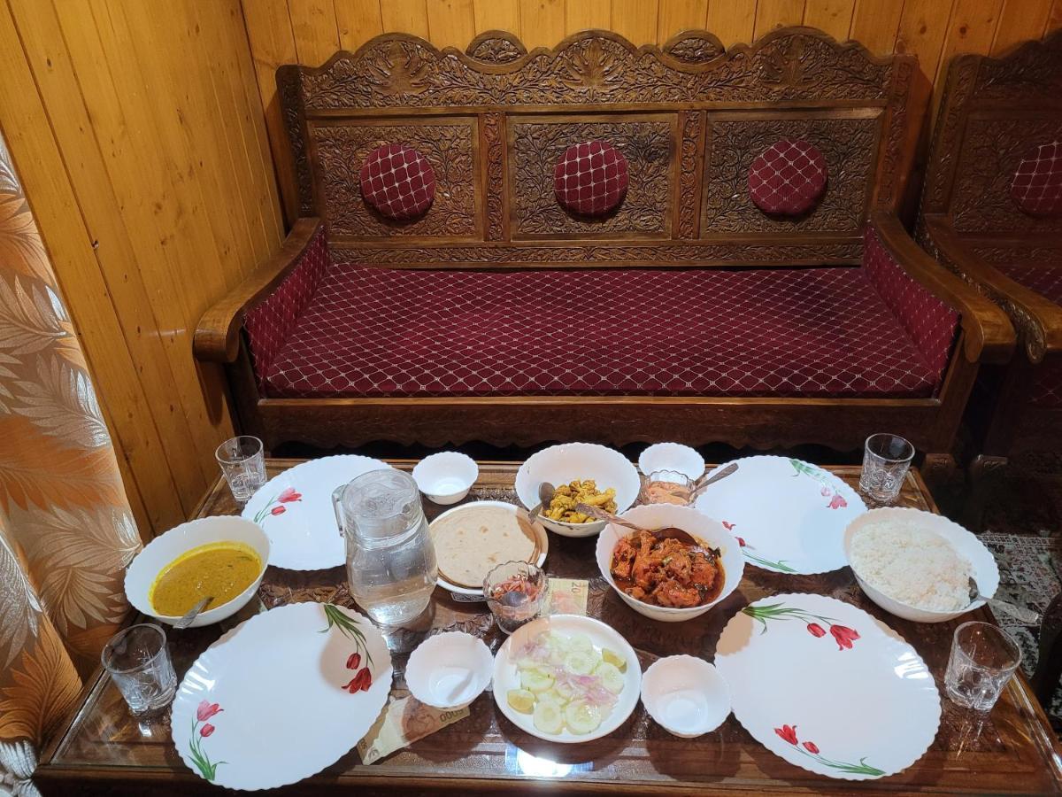 Tashkand Houseboat Srinagar  Ngoại thất bức ảnh