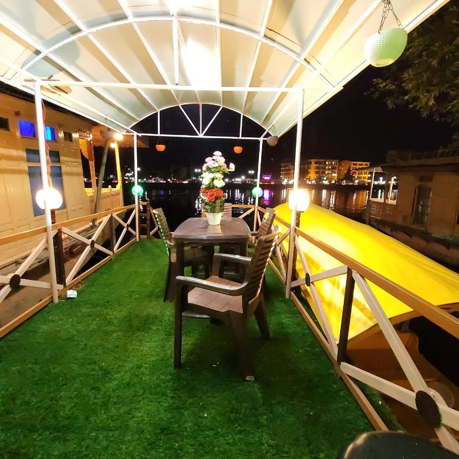 Tashkand Houseboat Srinagar  Ngoại thất bức ảnh