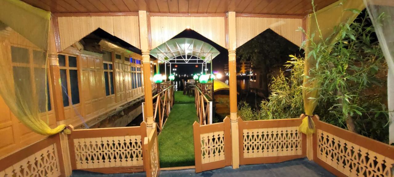 Tashkand Houseboat Srinagar  Ngoại thất bức ảnh