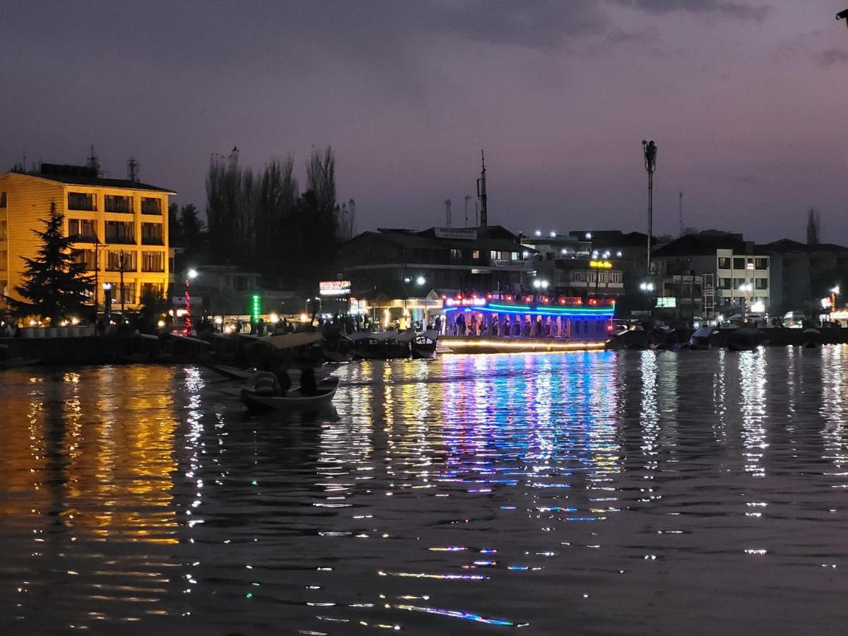 Tashkand Houseboat Srinagar  Ngoại thất bức ảnh