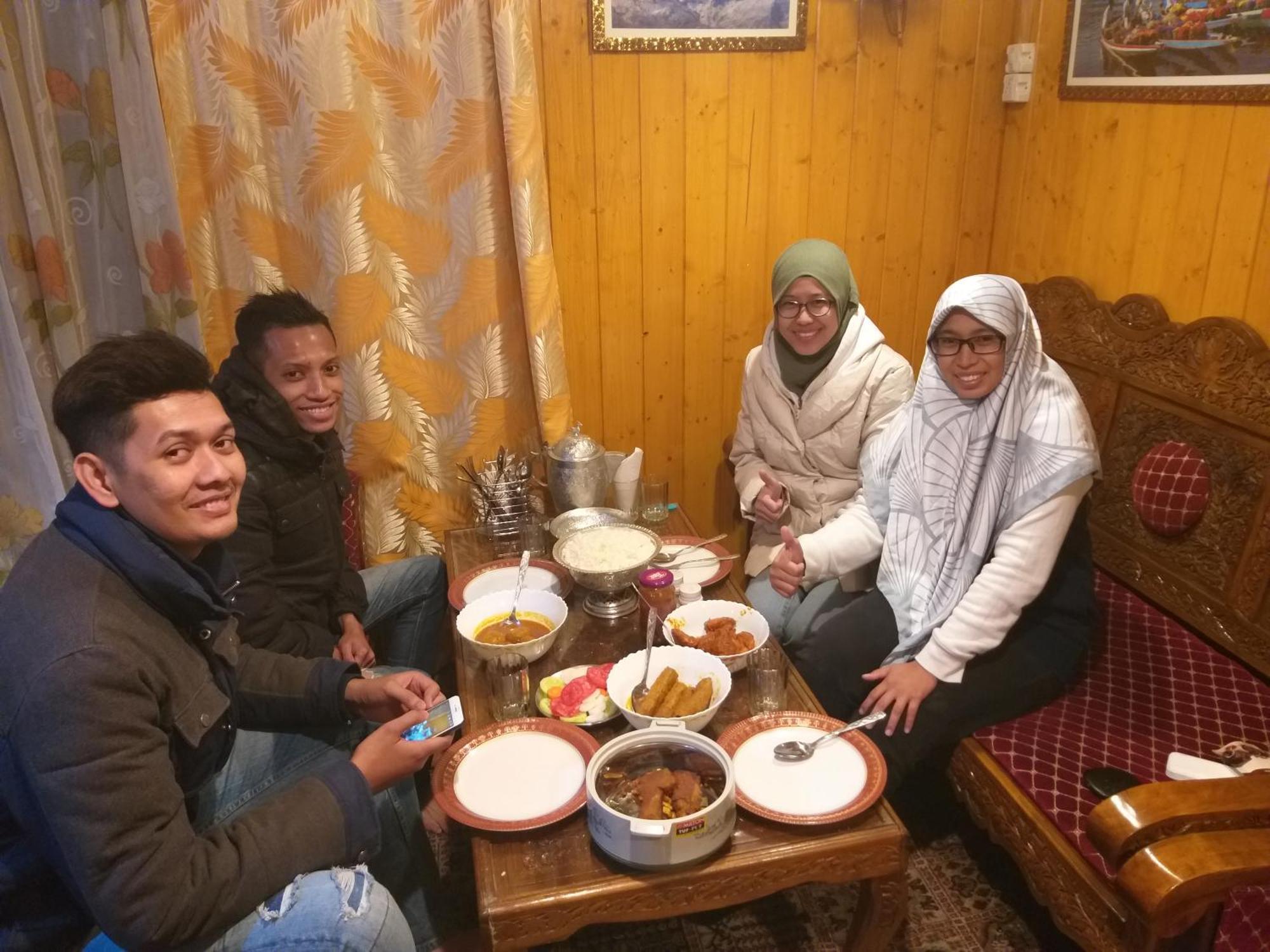 Tashkand Houseboat Srinagar  Ngoại thất bức ảnh