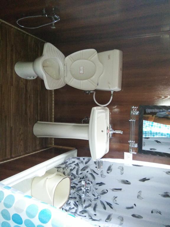 Tashkand Houseboat Srinagar  Ngoại thất bức ảnh