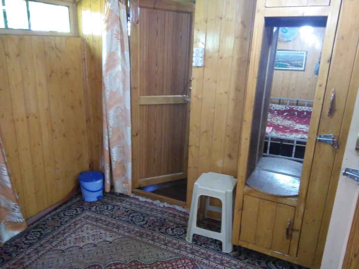 Tashkand Houseboat Srinagar  Ngoại thất bức ảnh