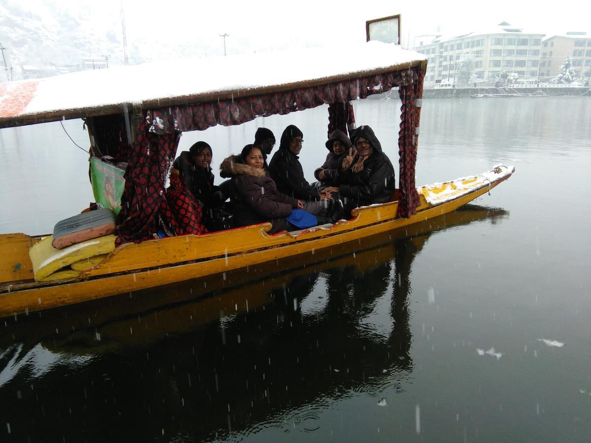 Tashkand Houseboat Srinagar  Ngoại thất bức ảnh