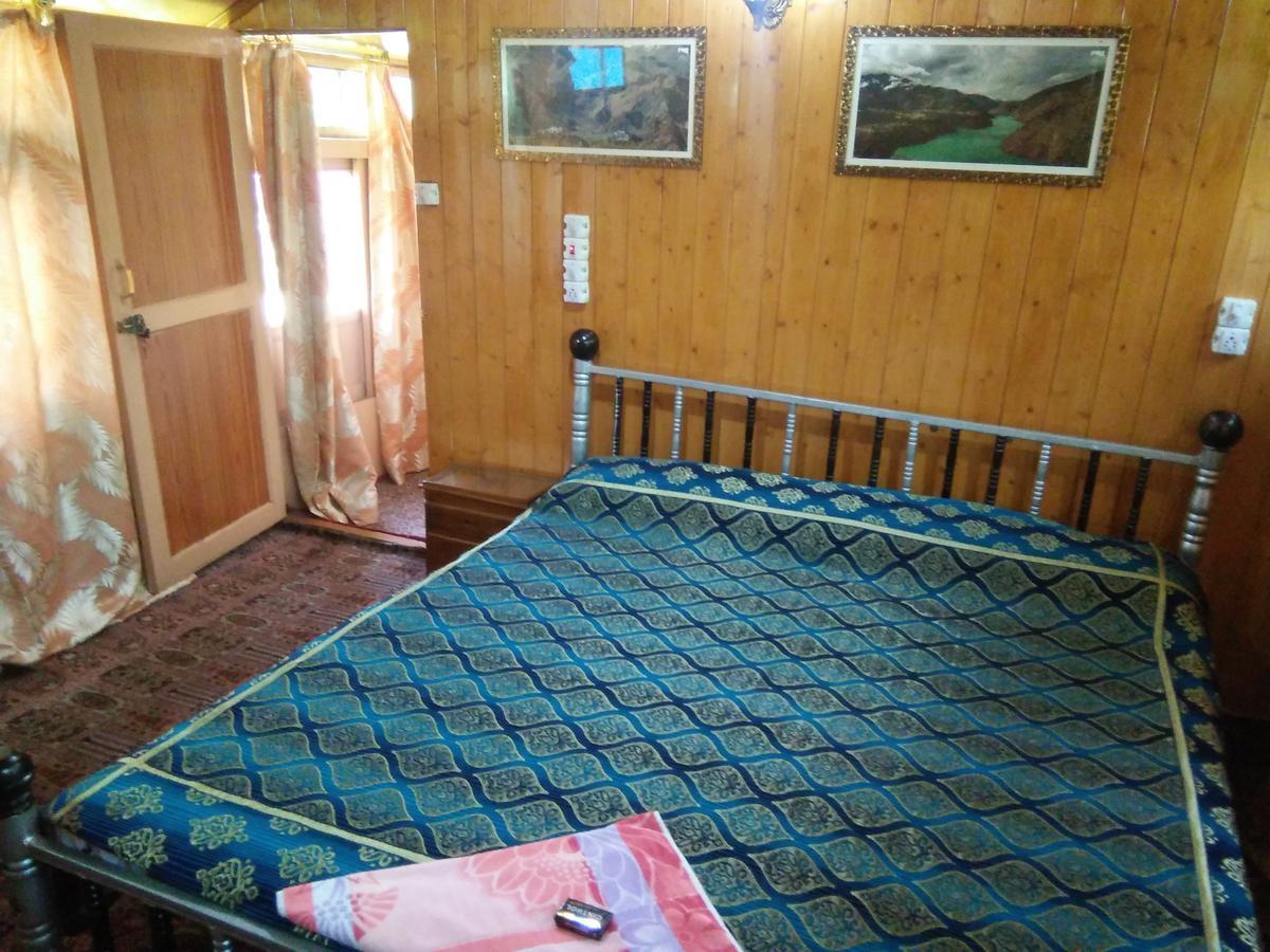 Tashkand Houseboat Srinagar  Ngoại thất bức ảnh